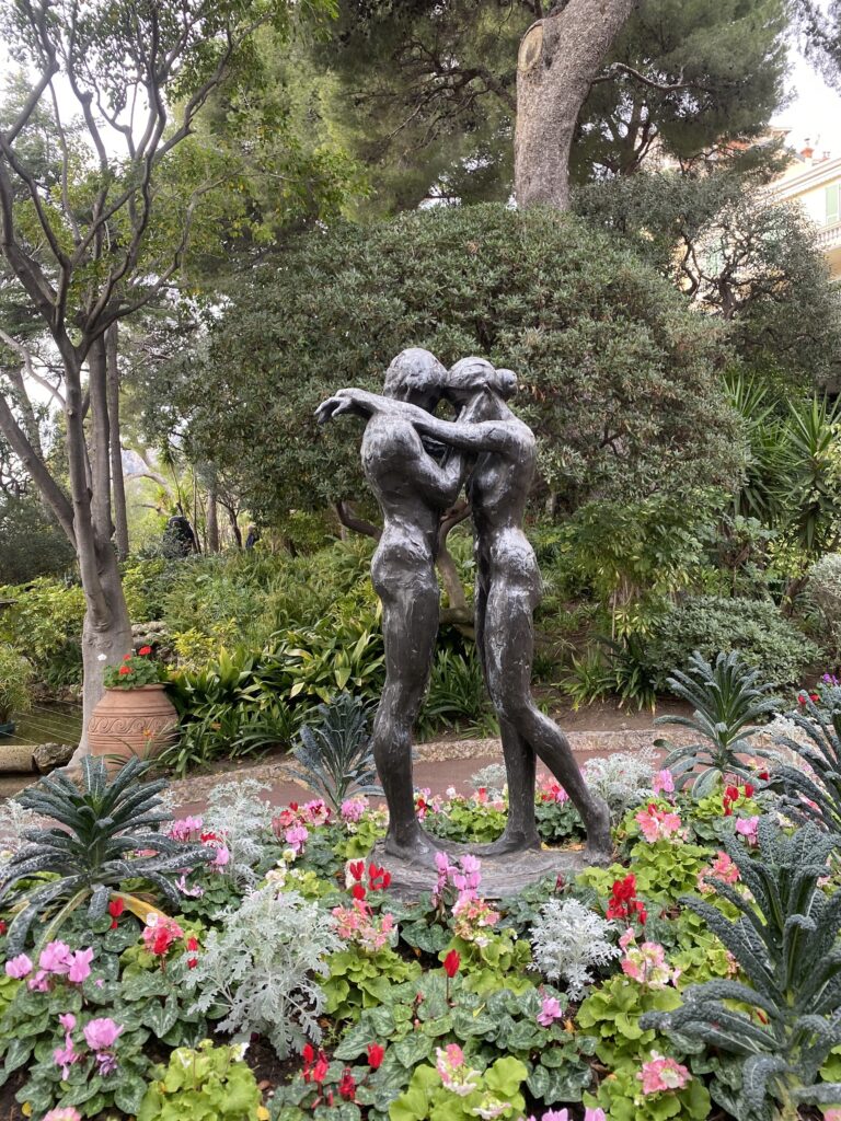 Invitation sculpture by Kees Verkade in Saint-Martin Gardens, Monaco